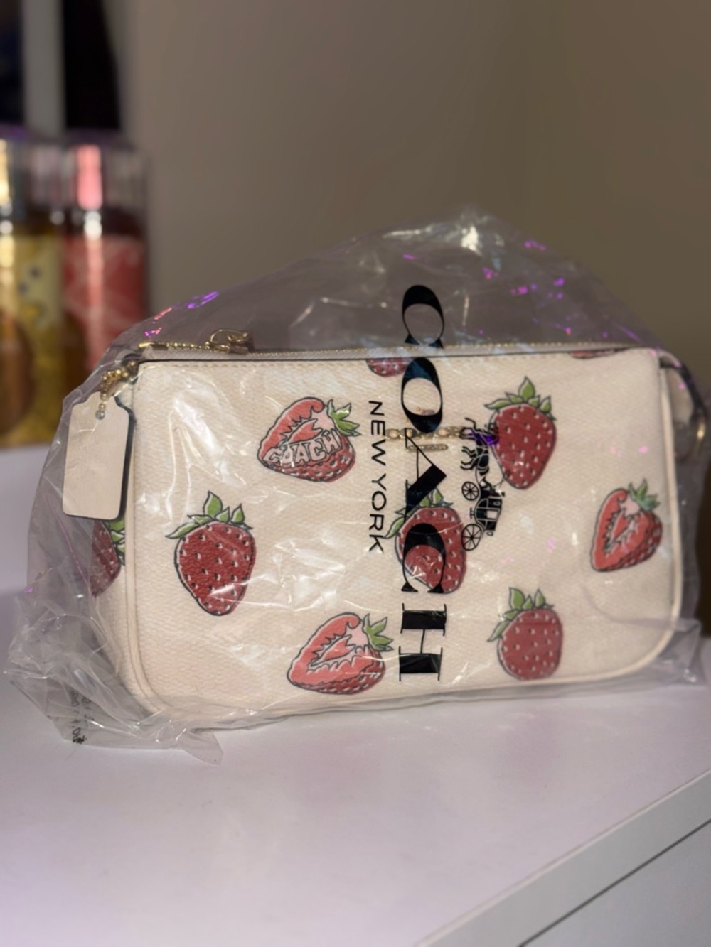 Coach Strawberry 🍓 Nolita 19 - Picture 5 of 5